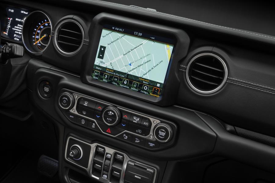 Детали интерьера Jeep Wrangler Unlimited Overland (JL) 2019 года  (LA) (фото 35 из 36)